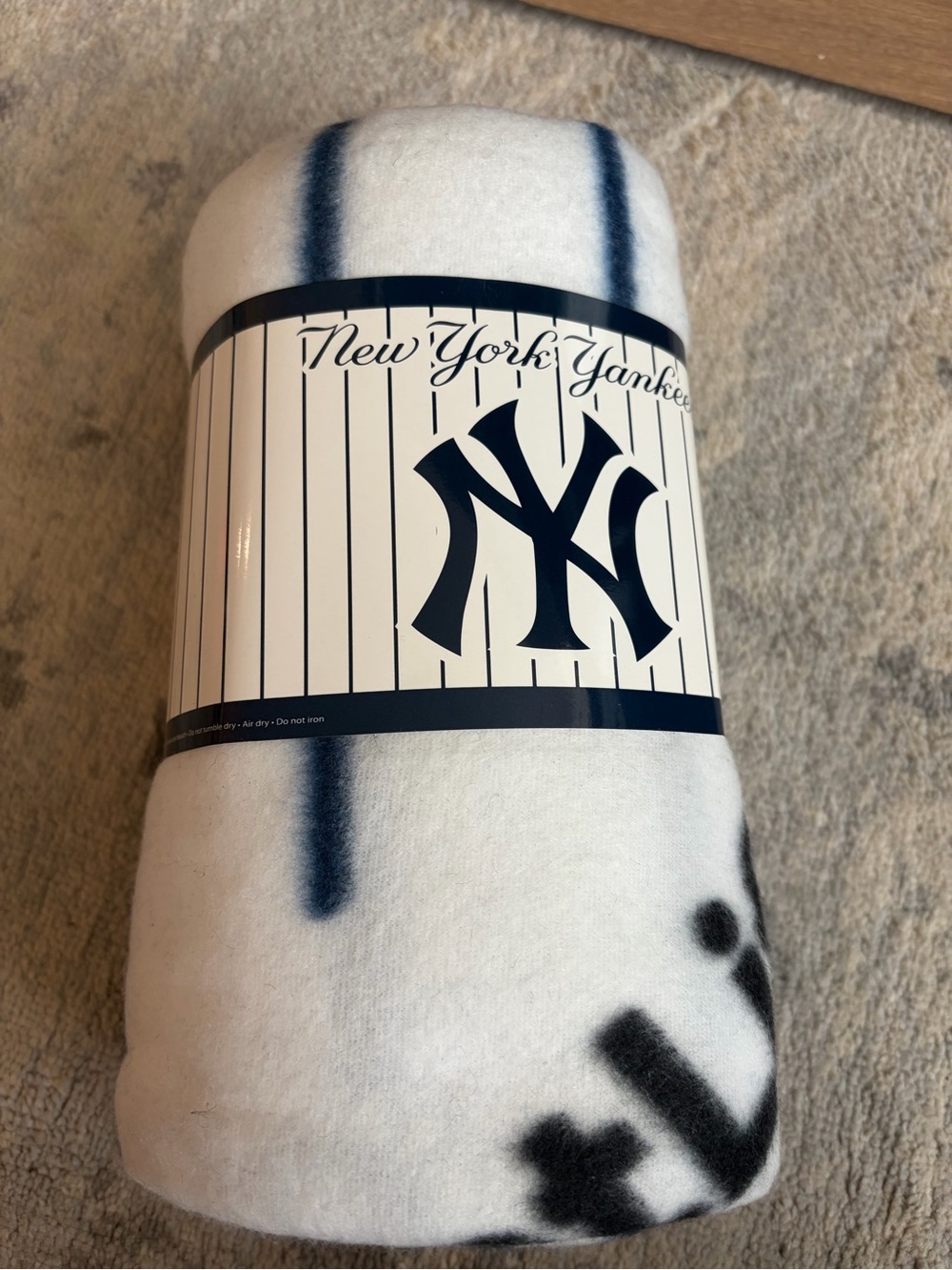 New York Yankees MetLife Fleece Throw Blanket 40x50 Stadium Giveaway